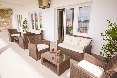 Ferienwohnung mit Pool und 80 m zum Strand