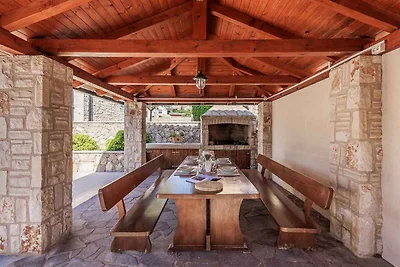 Villa mit Pool für 8 Personen