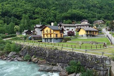 Ferienhaus In ruhiger Lage in den Bergen am R