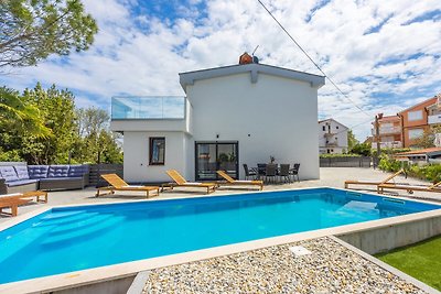 Ferienhaus mit Pool und Klimaanlage