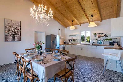 Villa mit Pool und Klimaanlage