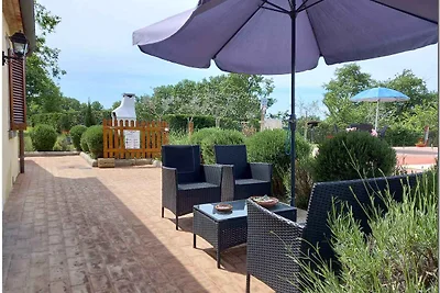 Villa mit Swimmingpool, WLAN und Klimaanlage 