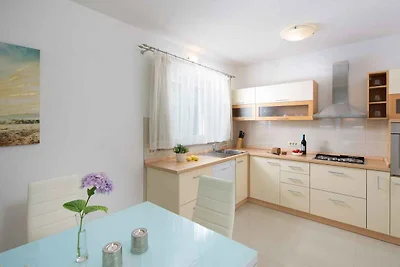 Ferienhaus mit Pool und Klimaanlage