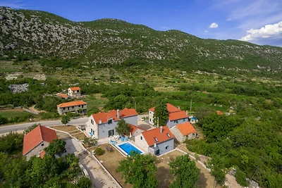 Villa mit Aussenpool