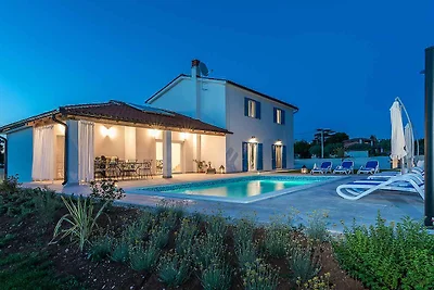 Villa mit Pool und Klimaanlage