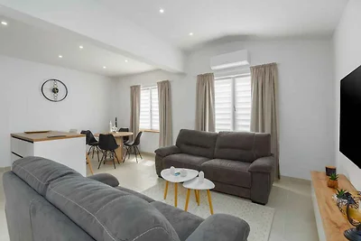 Ferienwohnung mit Klimaanlage und Balkon