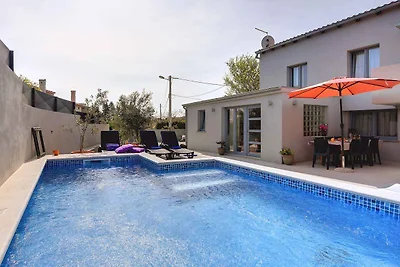 Villa mit Pool und mediterraner