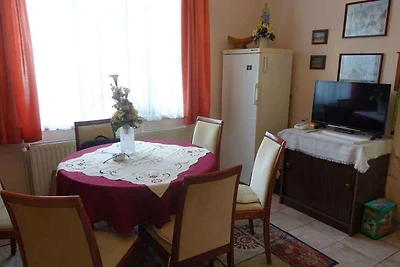 Ferienhaus mit Garten und Terrasse in