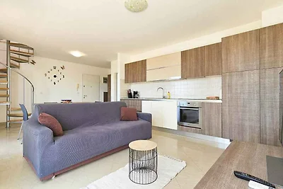 Ferienwohnung mit möbliertem Balkon, Meerblic