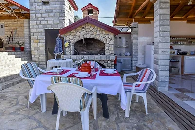 Ferienhaus mit Pool und Grill