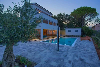 Villa nur 200 m vom Zentrum entfernt
