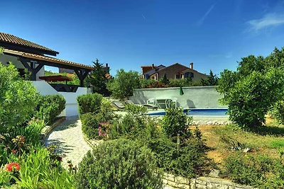 Villa mit Pool und Grill