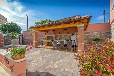 Ferienhaus Mit Pool und Wellnessbereich