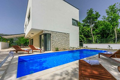 Ferienhaus mit Pool und Klimaanlage