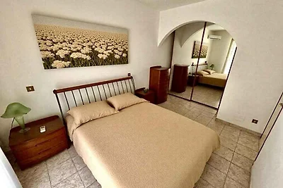 Ferienhaus mit Klimaanlage, Garten und Pool
