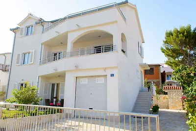 Appartamento Vacanza con famiglia Okrug Gornji