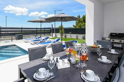 Villa mit Klimaanlage und Pool