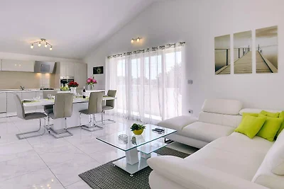 mit gemeinsamem Garten und Grill