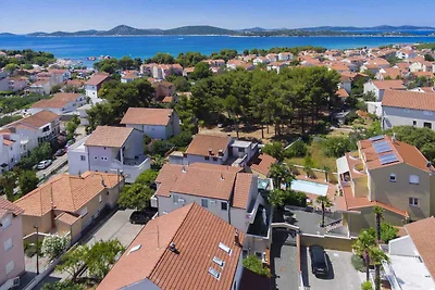 Urlaubsoase Mladen in Vodice mit Meerblick un