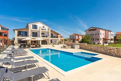 Ferienwohnung mit gemeinsamen Aussenpool und