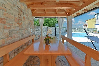 Ferienhaus mit Pool und Klimaanlage