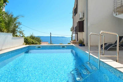 Ferienwohnung mit Pool und Meerblick