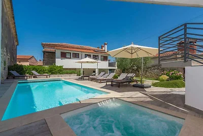 Villa mit Pool für bis zu 10 Personen in Rovi