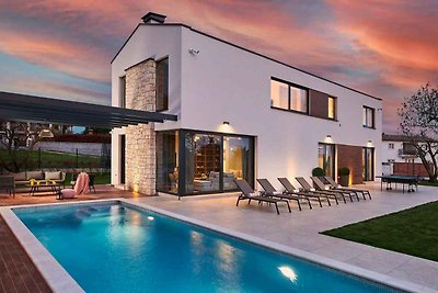 Villa mit Pool und Wellness