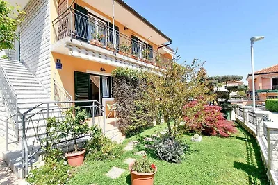 Ferienwohnung mit Terrasse 100 m vom Strand