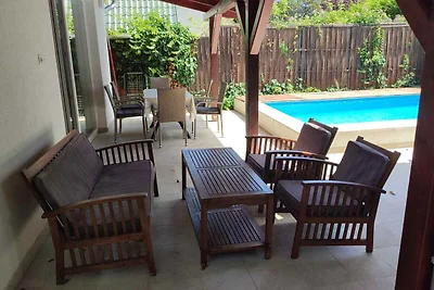 Ferienhaus mit Pool nur 200 m vom Strand