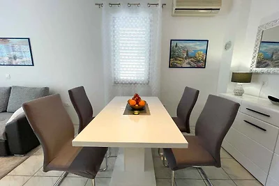 Ferienwohnung modern mit Balkon