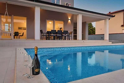 Villa mit Klimaanlage und Pool