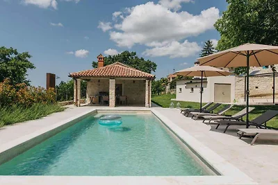 Villa mit Klimaanlage und Aussenpool