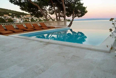 Villa mit Infinity-Pool