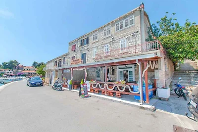 Ferienwohnung mit Klimaanlage am Meer in Brna