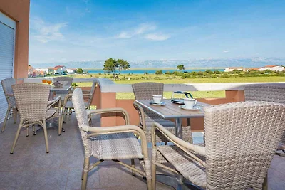 Ferienwohnung mit Balkon und Meerblick