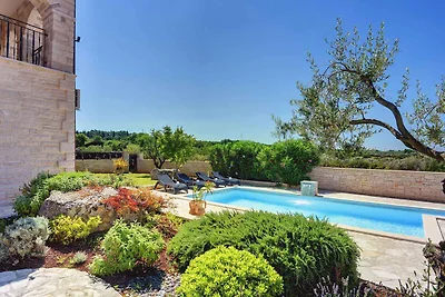 Villa mit Pool und finnischer Sauna