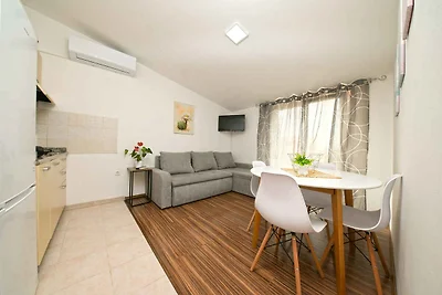 Ferienwohnung mit Balkon und Klimaanlage