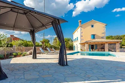 Villa mit Klimaanlage und Pool
