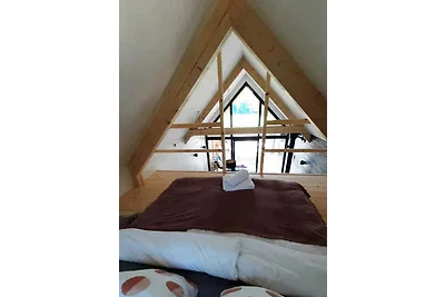 Hütte mit Kamin und Aussenkamin mit Grill