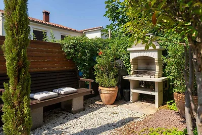 Ferienhaus mit Garten und Grill