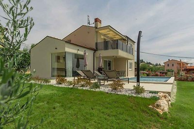 Villa mit Pool, Meerblick