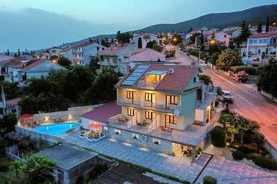 Ferienwohnung mit Pool, Grill und Klimaanlage