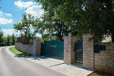 Villa mit Aussenpool