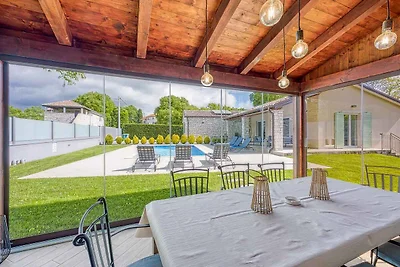 Villa mit Swimmingpool, Sauna, Whirlpool und