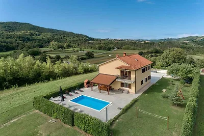 Villa mit Pool und Klimaanlage