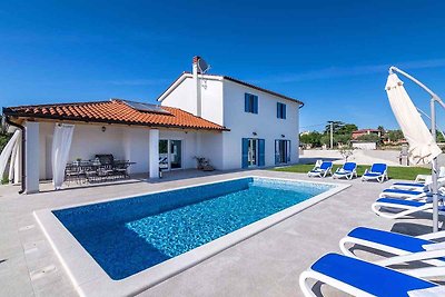 Villa Klara mit Pool und Klimaanlage