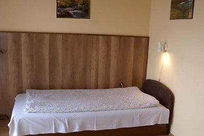 Ferienhaus mit 2 Terrassen und Pool in der Nä