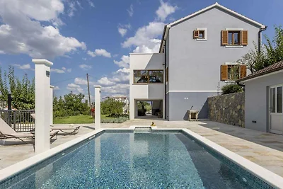 Ferienhaus mit Terrasse und Pool und
