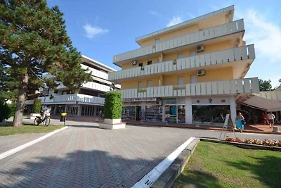 Studio mit Klimaanlage und Balkon